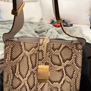 Elegant Snake Print Shoulder Bag